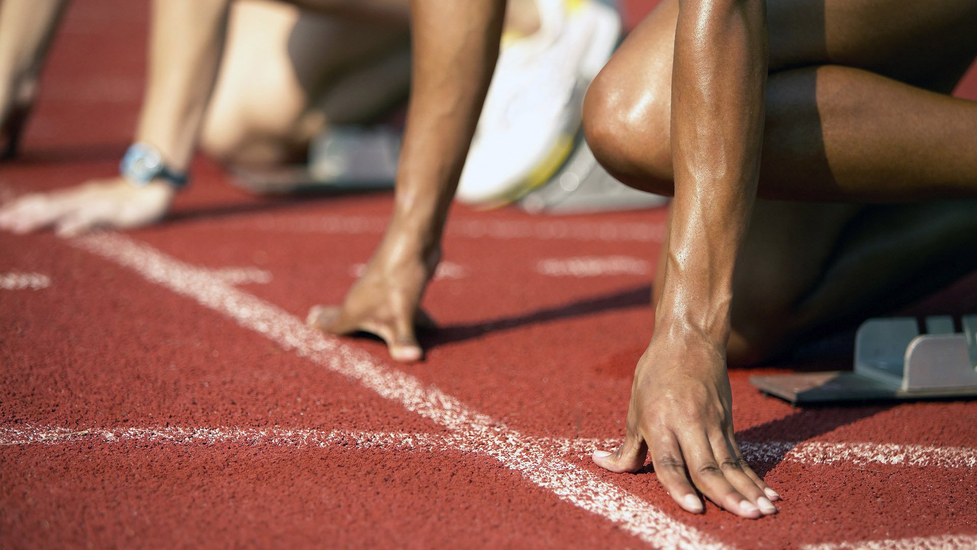 库兹马诺维奇在巴黎奥运会手球比赛中屡次扑救对方单刀球，库兹马首发